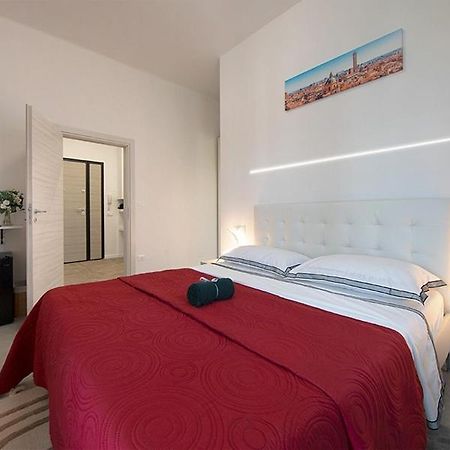 Triumvirato Rooms Bologna Bagian luar foto